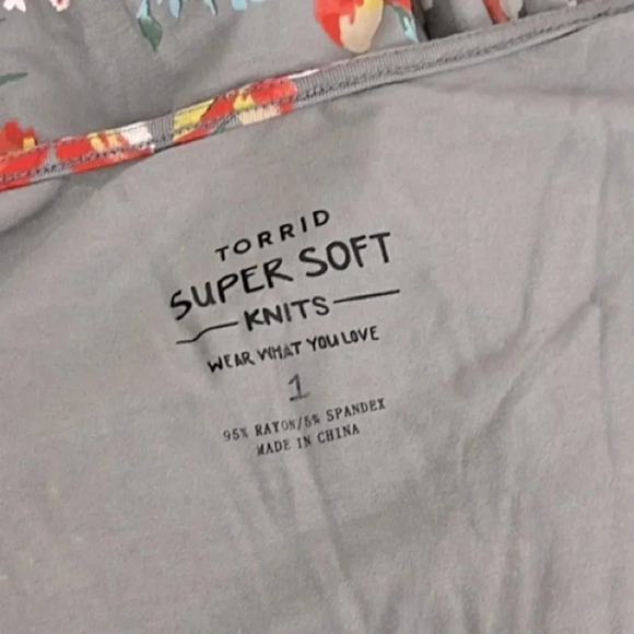 Torrid Knit NEW‎ Babydoll Super Soft Surplice Volume Sleeve Floral Top - Picture 3 of 6